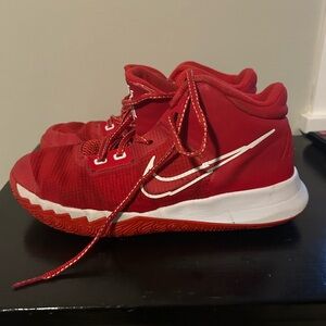 Nike Kyrie Flytrap 4 Basketball Sneaker Youth Size 6.5 Mens University Red/White